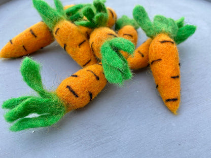 FELTED CAT TOY CARROTS